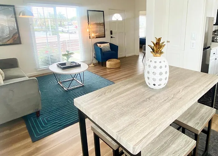 Crown Point Home W/ Cowboy Pool 2 Blocks To Bay
